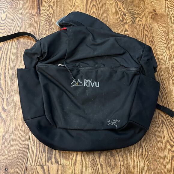 Arc'teryx Mistral 16 Messenger Bag Unisex Black Adjustable Crossbody Straps